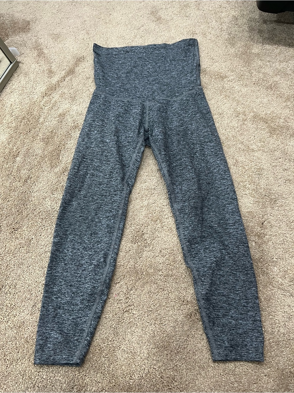 Beyond yoga beyond the bump spacedye high-Waist maternity crop Leggings size med